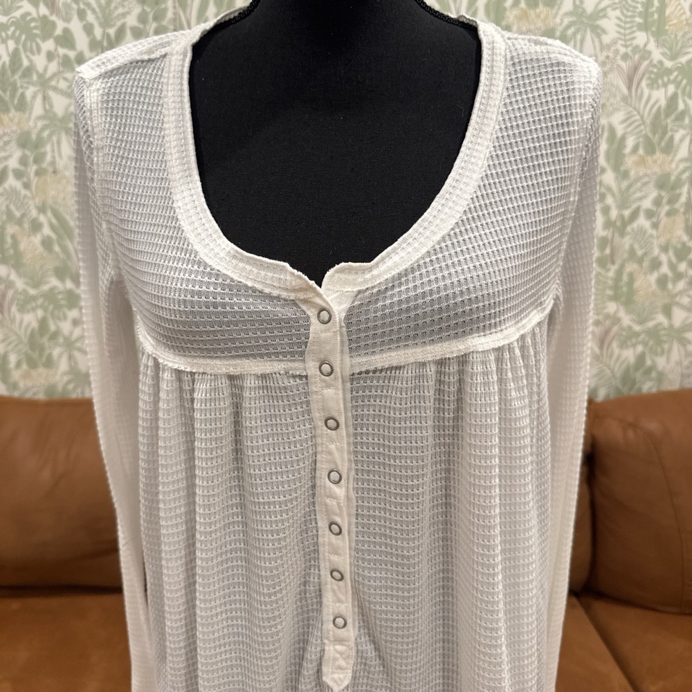 🤍 We The Free by Free People White Waffle Knit Henley Top – Size Small 🤍 - Picture 2 of 6